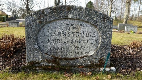 Makarna Lindströms gravsten.